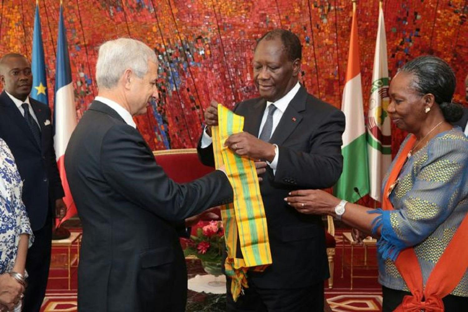 Bartolone élevé à la Dignité de Grand-Croix de l’Ordre du Mérite ivoirien.