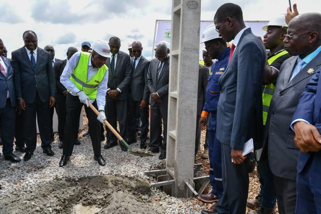 Electricité Pour Tous : le Premier Ministre Amadou Gon Coulibaly procède au lancement des travaux d’extension du réseau électrique dans 29 quartiers de Man