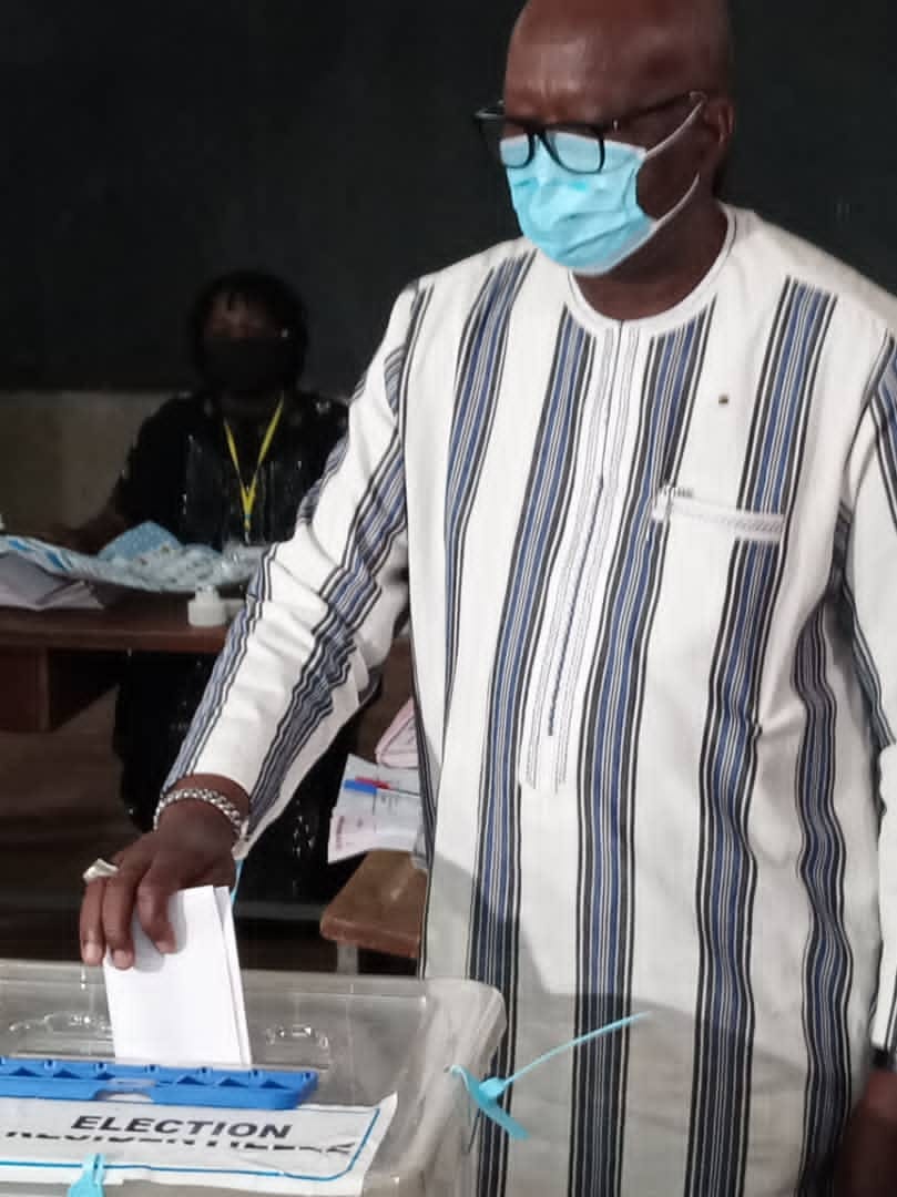Présidentielle et législatives 2020 au Burkina Faso : le Président Roch Kaboré a voté