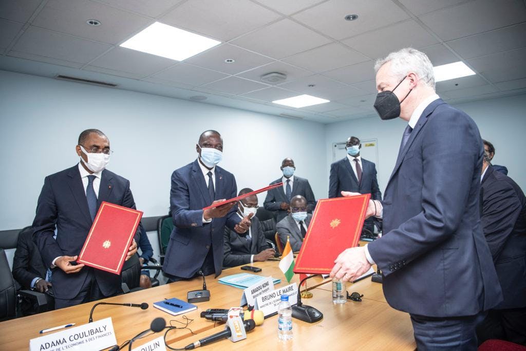 Extension de l’aéroport d’Abidjan :  Bruno Le Maire et Amadou Koné signent un accord ( France-Côte  d’ivoire)