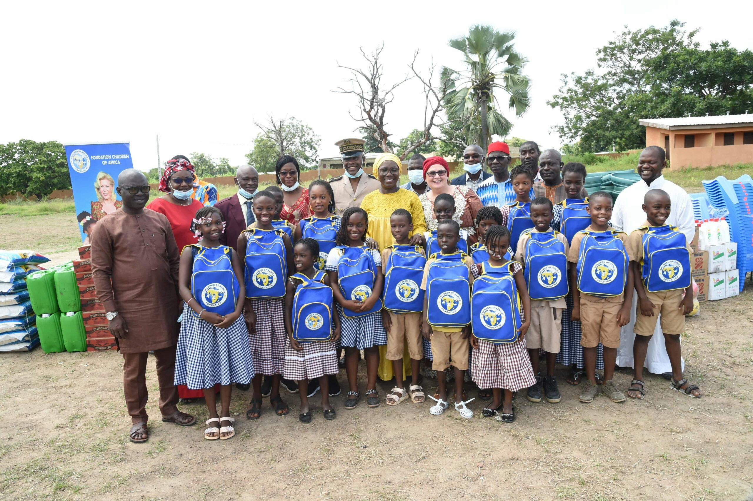 Children Of Africa: 500 kits scolaires et divers dons en vivre et non-vivre distribués aux écoliers à Kong (Côte d’Ivoire)
