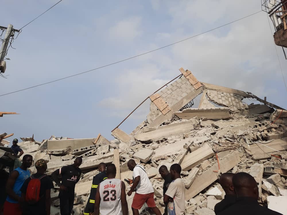 Construction au mépris de la règlementation en Côte d’Ivoire : un immeuble s’effondre à Treichville et fait des victimes malgré les efforts de l’administration