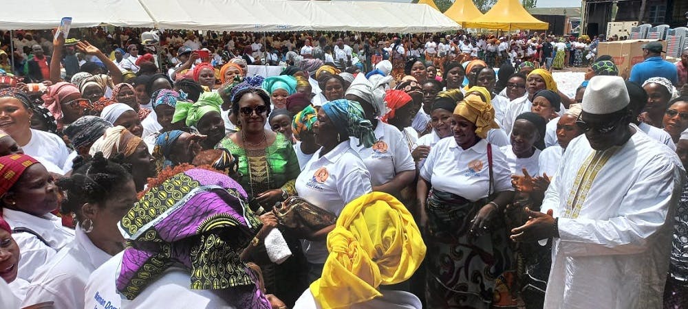 Korhogo : Dominique Ouattara et Lass PR honorent les mères et pères, 15 000 cadeaux distribués (Côte d’Ivoire)
