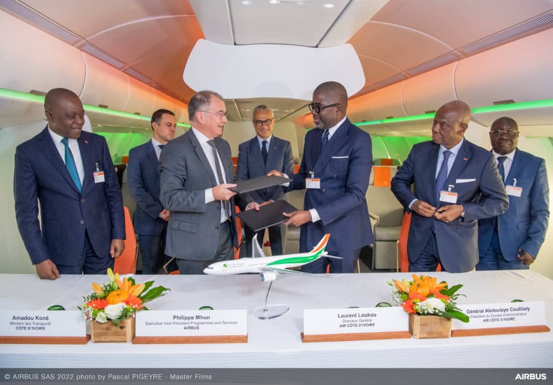 Airbus-Toulouse : Air Côte d’Ivoire s’offre 2 A330neo, le bon de commande signé en présence du ministre Amadou Koné 