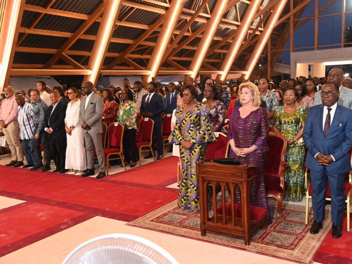 Messe de Noël 2022 : Dominique Ouattara a prié à la Paroisse Sainte Thérèse de l’Enfant Jésus d’Assinie-Mafia 