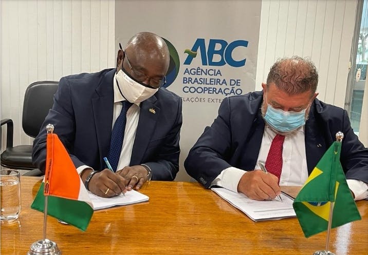 Production cotonnière en Côte d’Ivoire : l’ambassadeur Alassane Diamouténé signe un accord avec l’agence brésilienne de coopération