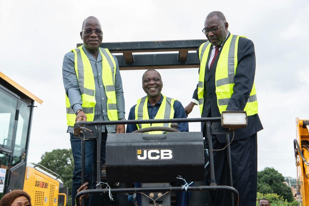 Entretien routier dans le Gbêkê : Amadou Koné lance les travaux de reprofilage de 3000km de route 