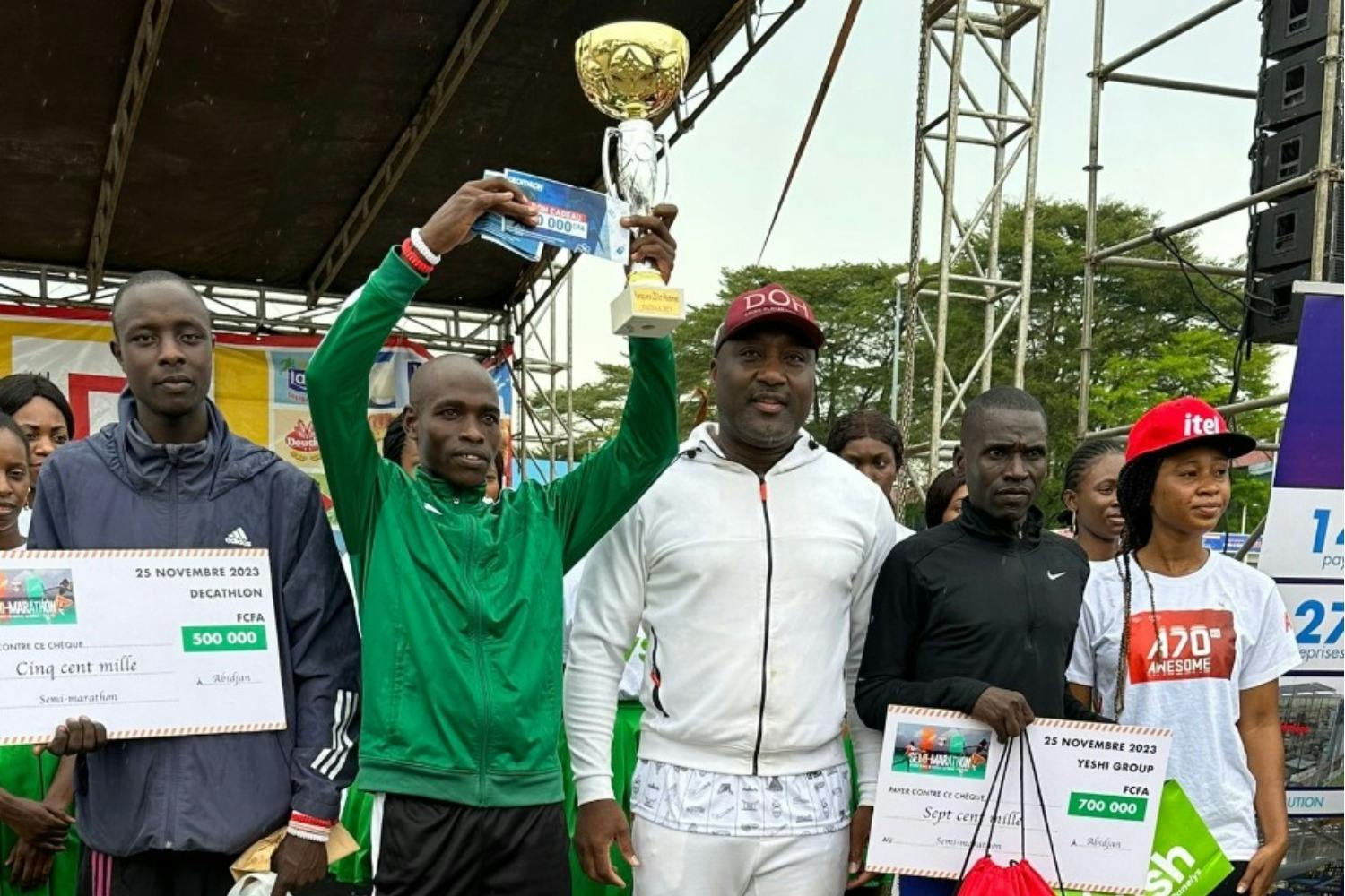 Athlétisme-Semi Marathon du District Autonomed’Abidjan : Le Kenyan Cheboi William Rutto vainqueur remporte le trophée et empoche 1.500.000 FCFA