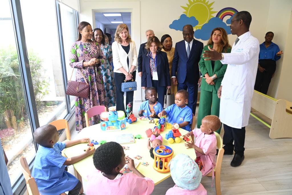 Santé-Côte d’Ivoire : la fille du président italien visite l’hôpital Mère-Enfant Dominique Ouattara de Bingerville 