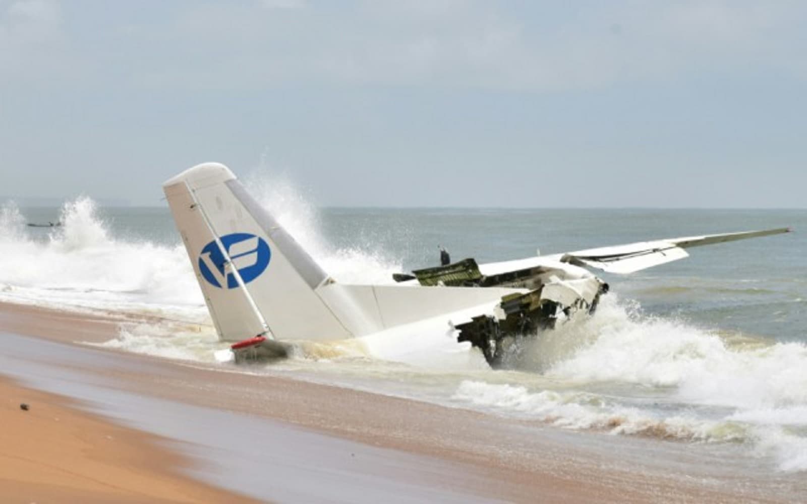 3 corps aussitôt éjectés, l’appareil cassé en deux : 1 témoin du crash raconte-Côte d’Ivoire