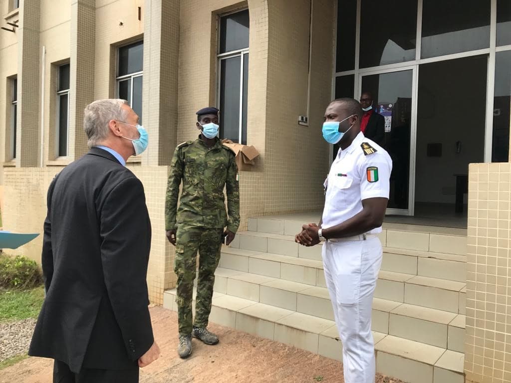 San Pedro : L’Ambassadeur des Etats-Unis Richard Bell a visité le Centre Opérationnel de la Marine