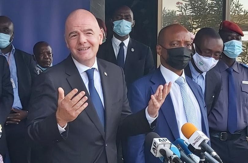 En visite à Abidjan : Gianni et Motsepe appellent à l’unité autour du football ivoirien