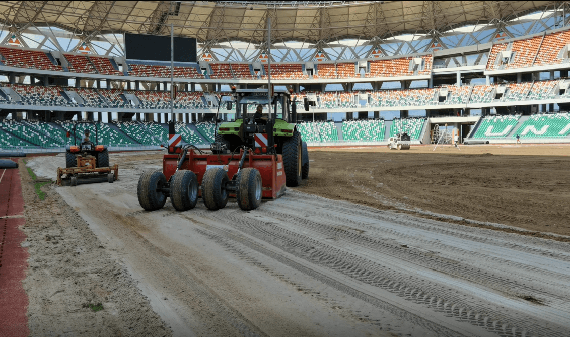 Football – CAN 2023 : La pelouse du stade Olympique Alassane Ouattara en chantier livrée en février 2022