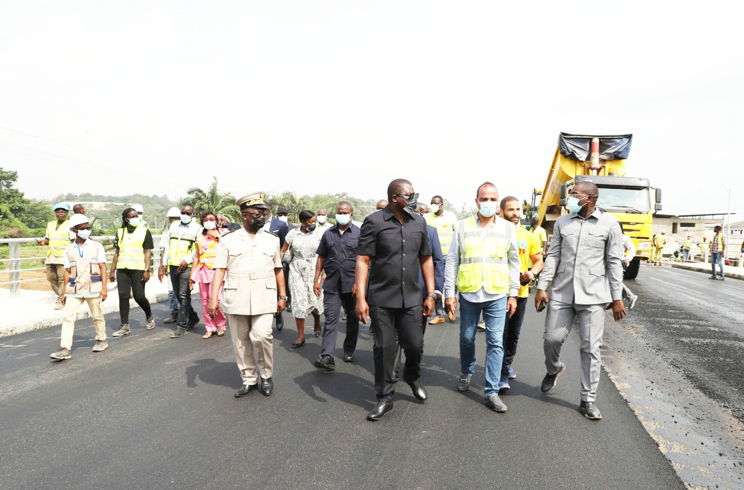 Infrastructures : Amedé Kouakou satisfait de l’état d’avancement des travaux du Pont du Golf et des échangeurs de Yopougon-Gesco (Côte d’Ivoire)