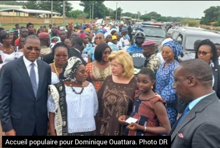 Fête des mères dans la Bagoué : en route pour Kouto, la première Dame Mme Dominique Ouattara fait escale à Boundiali, Kolia et Gbon (Côte d’Ivoire)