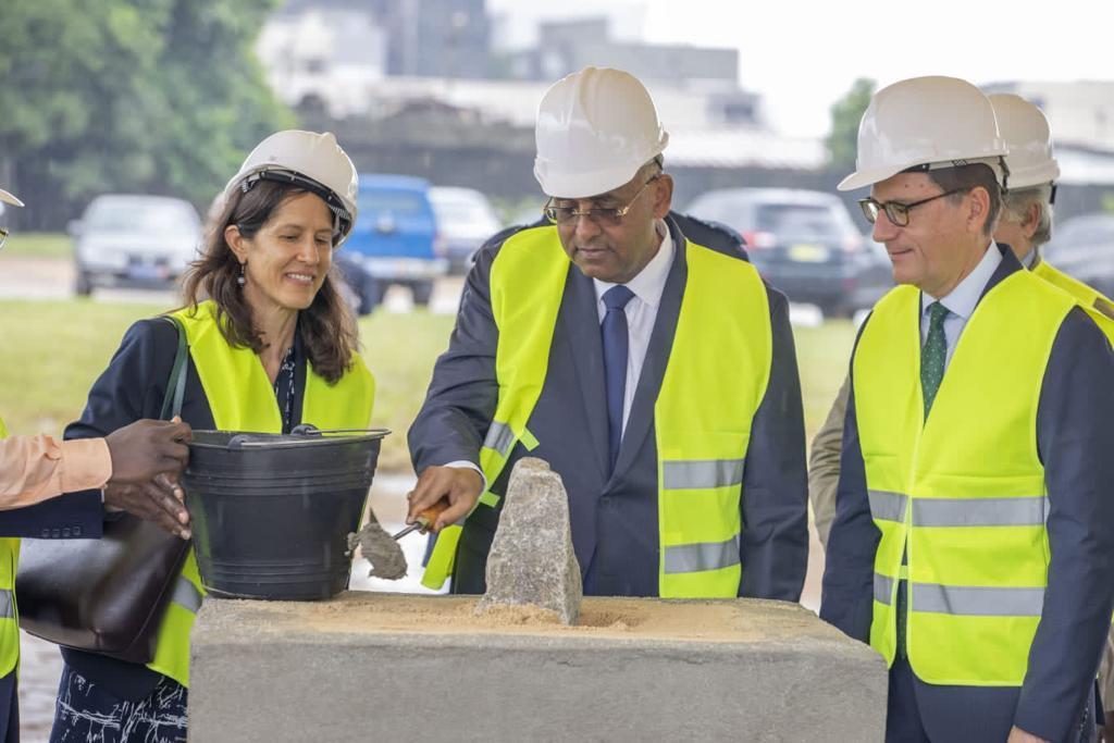 Patrick Achi pose la première pierre d’un centre de formation consacré aux énergies renouvelables