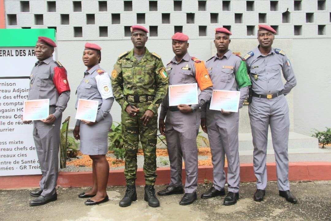 Garde Républicaine : des brassards reçus par des meilleurs militaires, en signe de reconnaissance