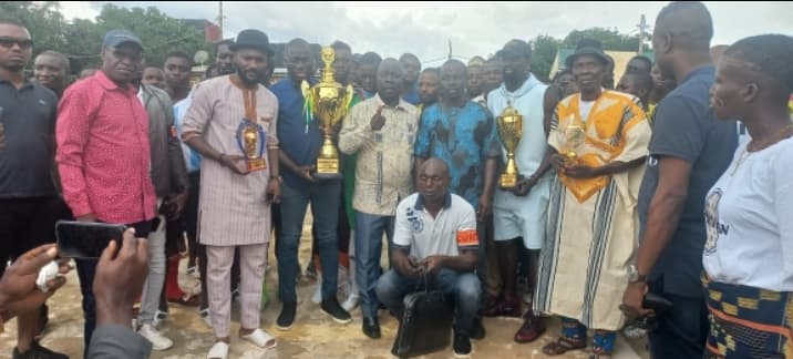 Sport : Didier Zokora et Emmanuel Eboué  à Zouatta 1 (Facobly) pour la finale du tournoi Dominique Ouattara