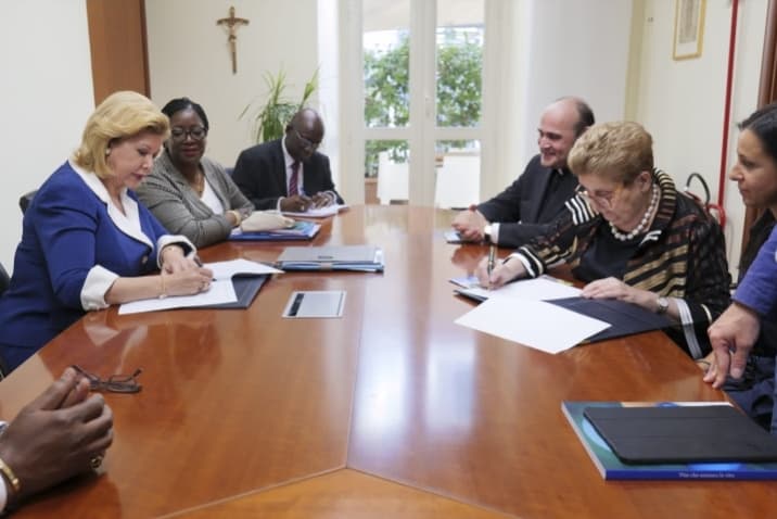 Vatican : Dominique Ouattara signe un mémorandum d’entente entre l’Hôpital Mère-Enfant de Bingerville et l’Hôpital pédiatrique Bambino Gésu du Vatican