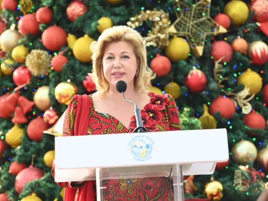 Arbre Noël 2022 : Dominique Ouattara cadeaute 15000 enfants, 3000 étaient en attraction au Palais Présidentiel ce jeudi (Côte d’Ivoire)