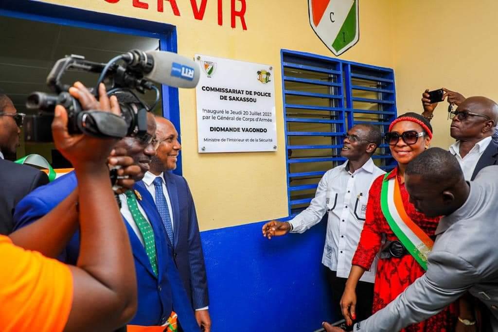 Côte d’Ivoire : vagondo Diomandé inaugure le premier commissariat de police à Sakassou 