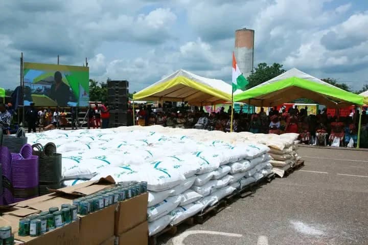 Autonomisation des femmes  rurales :  Dominique Ouattara offre 500 millions de FCFA de fonds additionnel FAFCI aux femmes du Cavally, ce que le ministre Adjoumani a fait aussi (Forum régional)