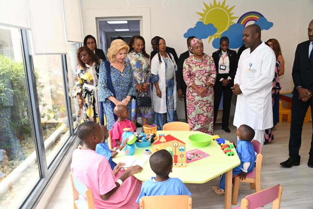 Santé de la mère et de l’enfant : Madame Ana Dias Lourenço, Première Dame de la République d’Angola, découvre l’Hôpital Mère-Enfant de Bingerville