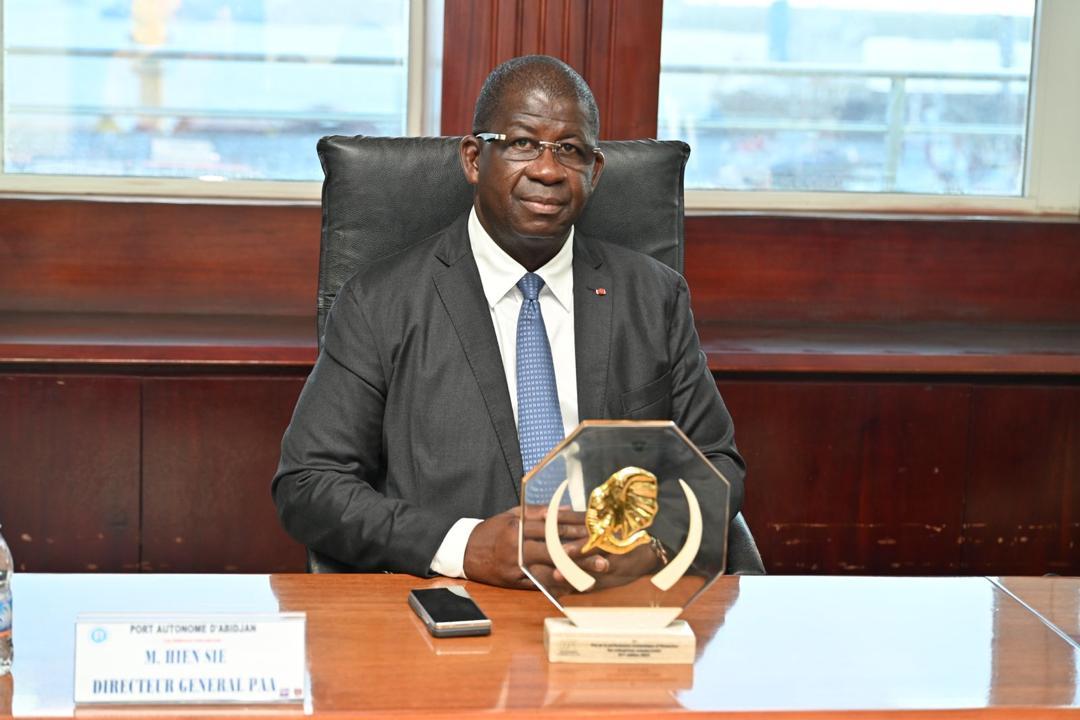 Port autonome d’Abidjan : Hien Yacouba Sié dédie le Prix d’Excellence des entreprises publiques au Comité de direction et au personnel