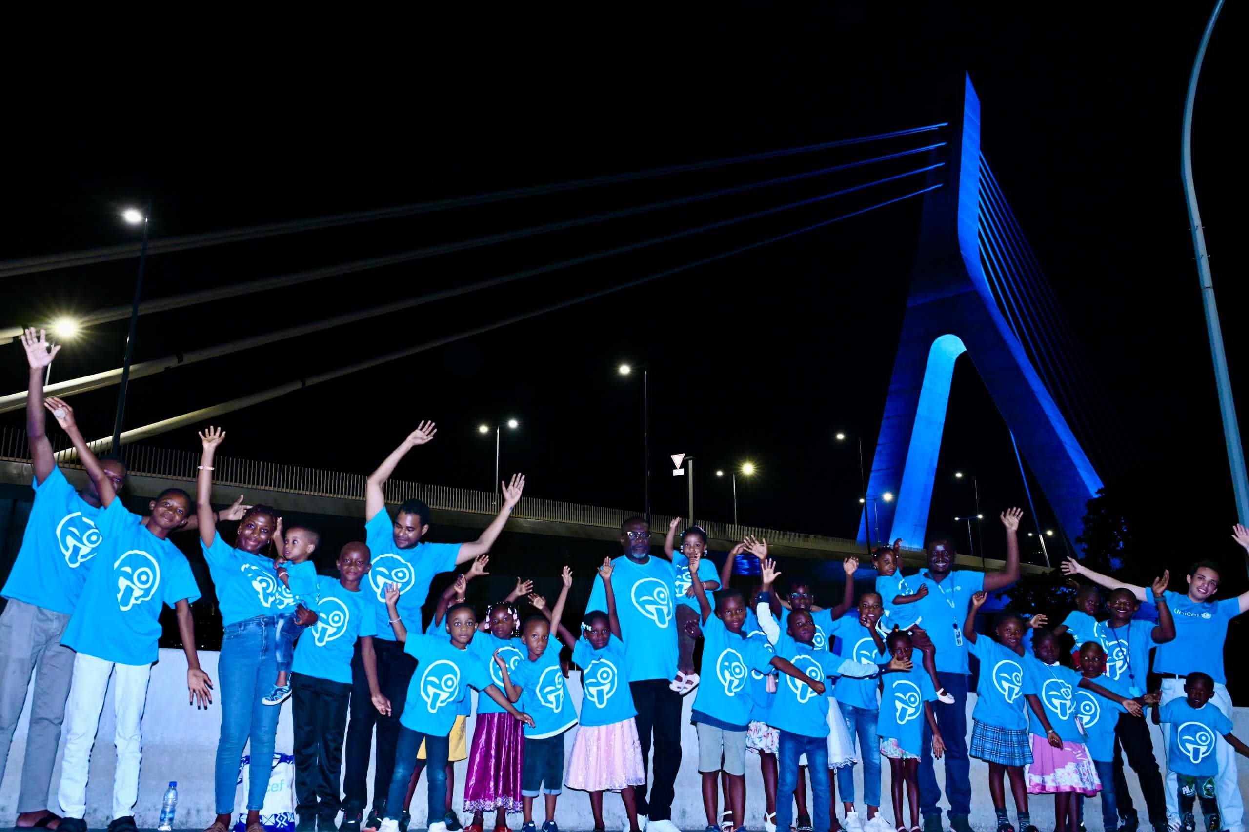 Journée mondiale de l’enfance : Le pont Alassane Ouattara s’illumine en bleu  