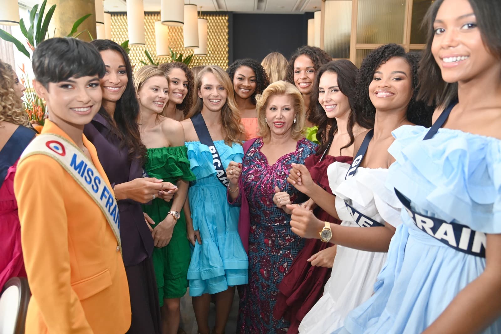 Quand Beauté rime avec Solidarité : Dominique Ouattara reçoit les candidates de Miss France en Côte d’Ivoire