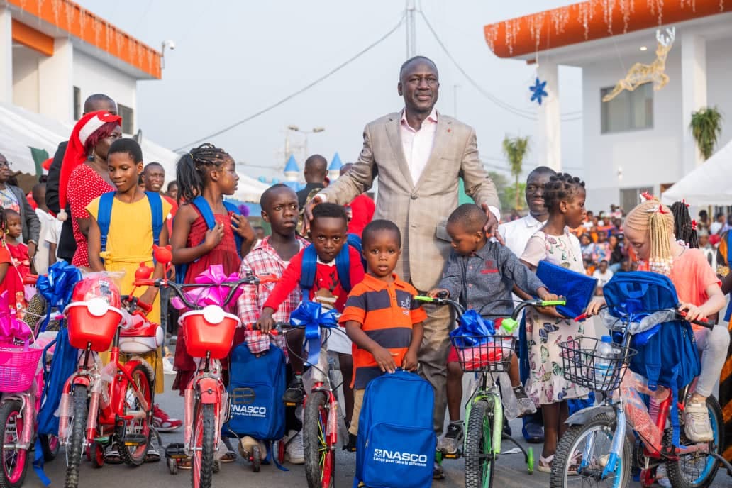 Noël à Yopougon : Adama BICTOGO accueille 12 000 enfants dans un village féerique