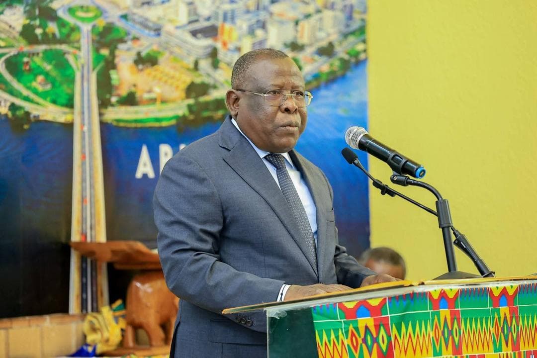 Fêtes de fin d’année à Abidjan : CISSÉ Bacongo supervise la distribution de 600 millions de kits alimentaires